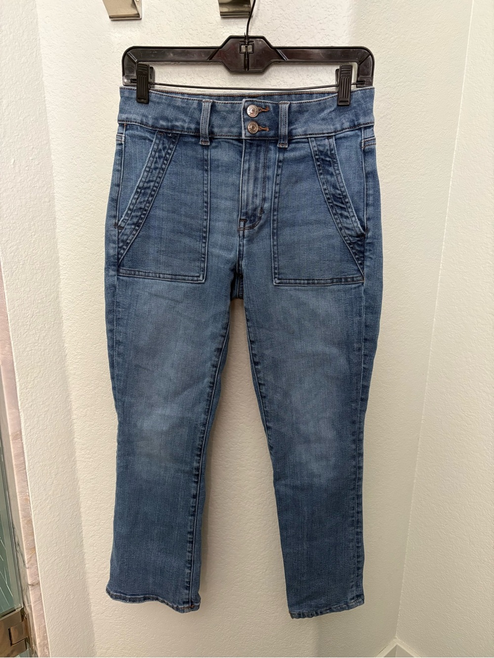 American Eagle Outfitters Mid-High Rise Cropped Blue Jeans